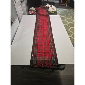 Christmas Table Runner  61 x 13 Inches With 7 Matching Napkins  7 Inches Square